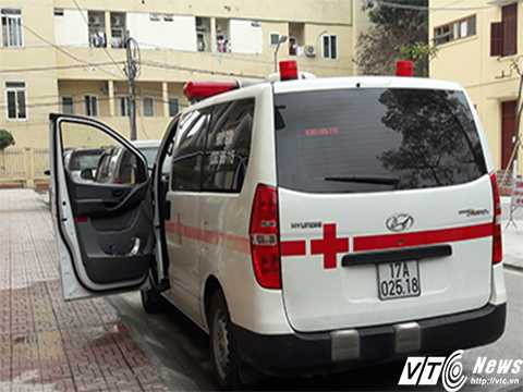 Một xe cứu thương dù đang chuẩn bị đón khách tại Bệnh viện Đa khoa Thái Bình. Ảnh H.Hưng Một xe cứu thương dù đang chuẩn bị đón khách tại Bệnh viện Đa khoa Thái Bình. Ảnh H.Hưng