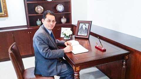 Đại sứ Campuchia tại Hàn Quốc, ông Suth Dina