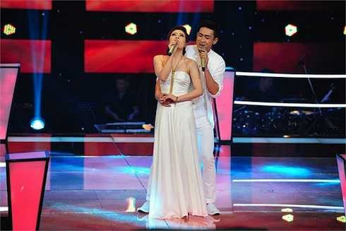 Đàm Vĩnh Hưng dàn dựng cho học trò của mình tái hiện lại màn song ca của anh với Mỹ Tâm trong ca khúc Rồi mai thức giấc như một cách ngầm bày tỏ tình cảm với nàng thơ.