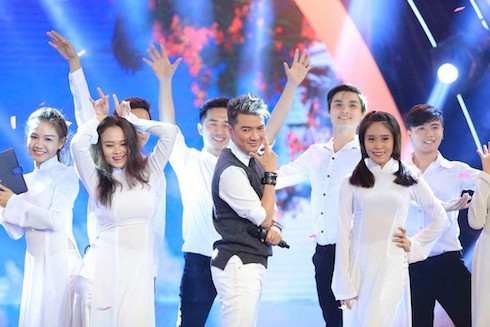 Đàm Vĩnh Hưng hát Vĩnh biệt mùa hè.