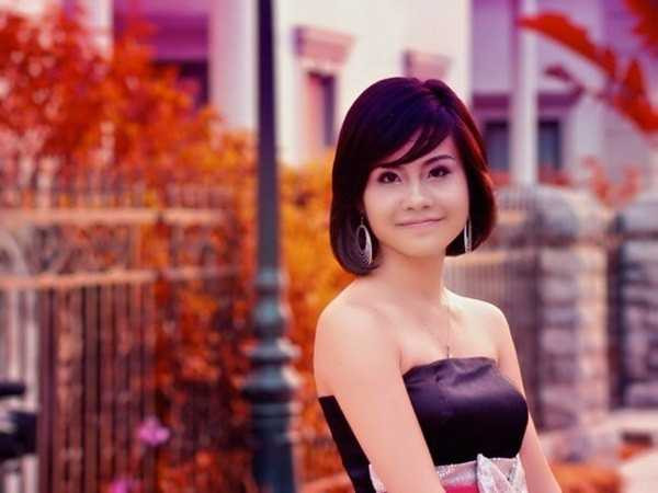 Bé Luyến ngày nào giờ rất xinh đẹp, gợi cảm.