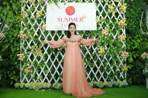 Á hậu quý bà thế giới Thu Hương rạng rỡ trong sự kiện