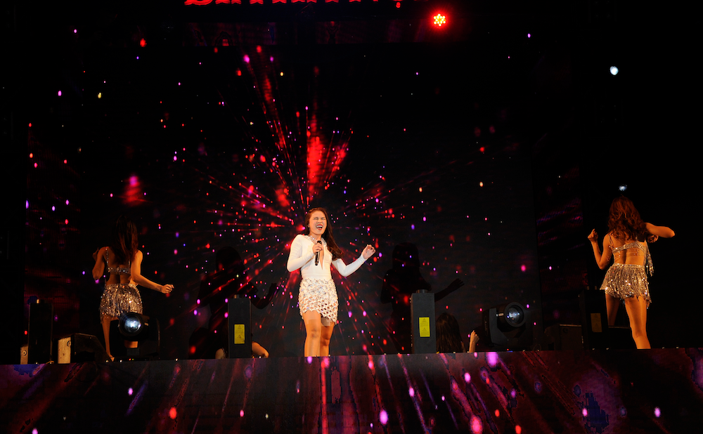 Dàn sao The Remix 'đốt cháy' khán giả tại Quảng Ninh