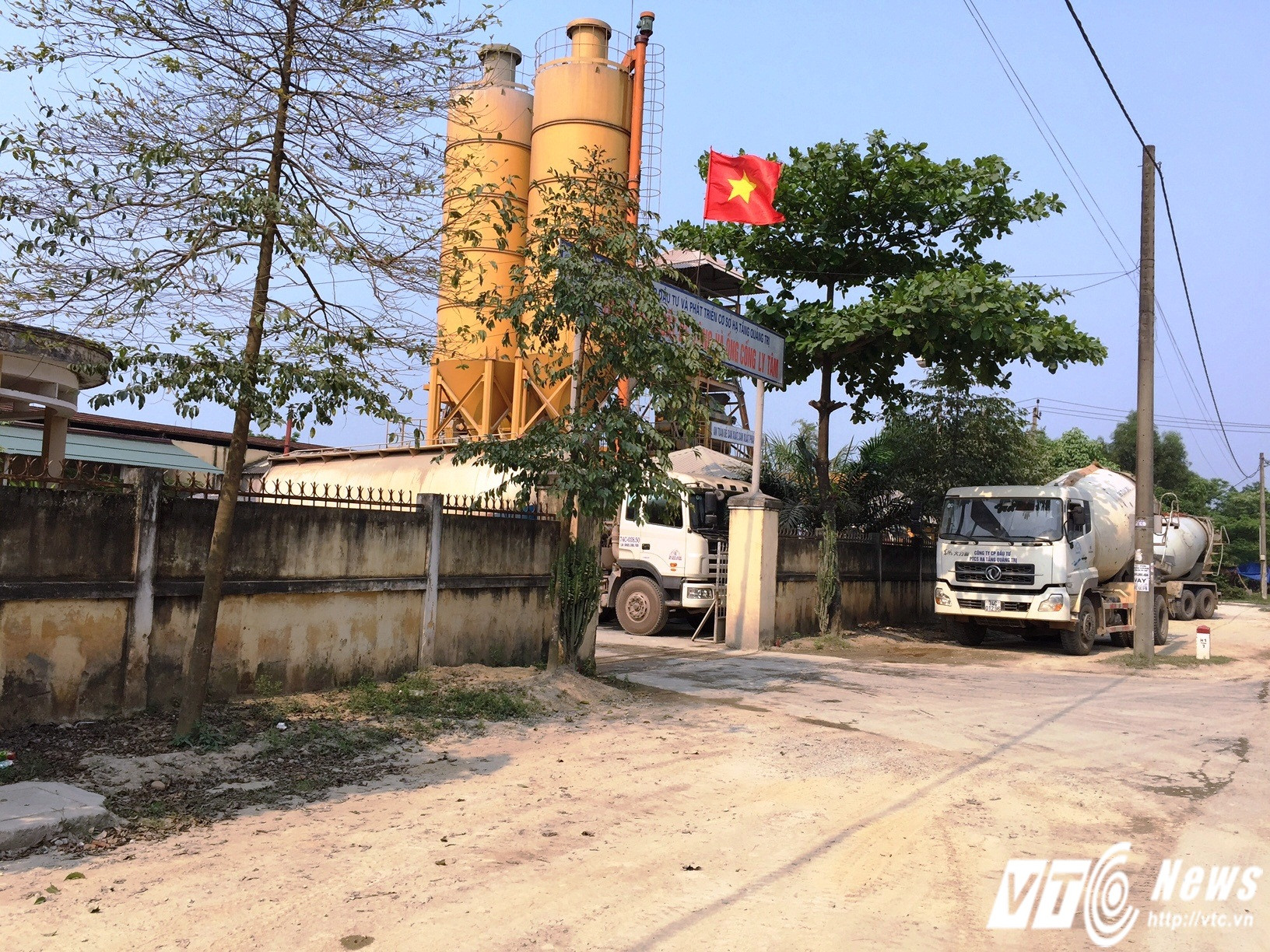 Trạm trộn bê tông không phép ung dung hoạt động ở thành phố Đông Hà (Quảng Trị).