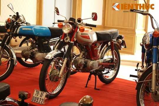 So với các đối thủ cùng thời, Honda SS50 khác biệt hoàn toàn khi sử dụng động cơ 4 kỳ, trong khi Yamaha có chiếc FS1E và Suzuki có A50 đều sử dụng máy 2 kỳ. 