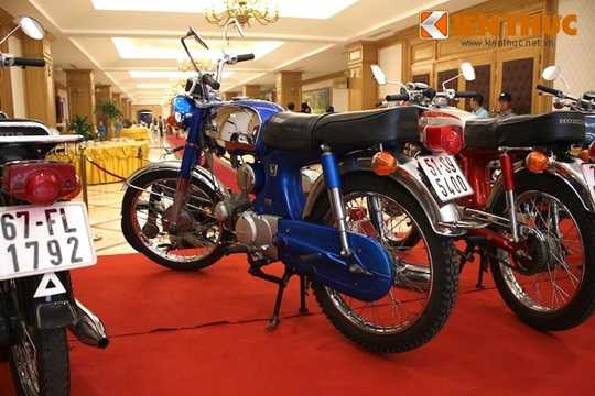 Bên cạnh SS50, Honda còn có chiếc S50 ít thể thao hơn, cùng với các phiên bản sử dụng chung thiết kế nhưng có động cơ mạnh hơn là S90. 