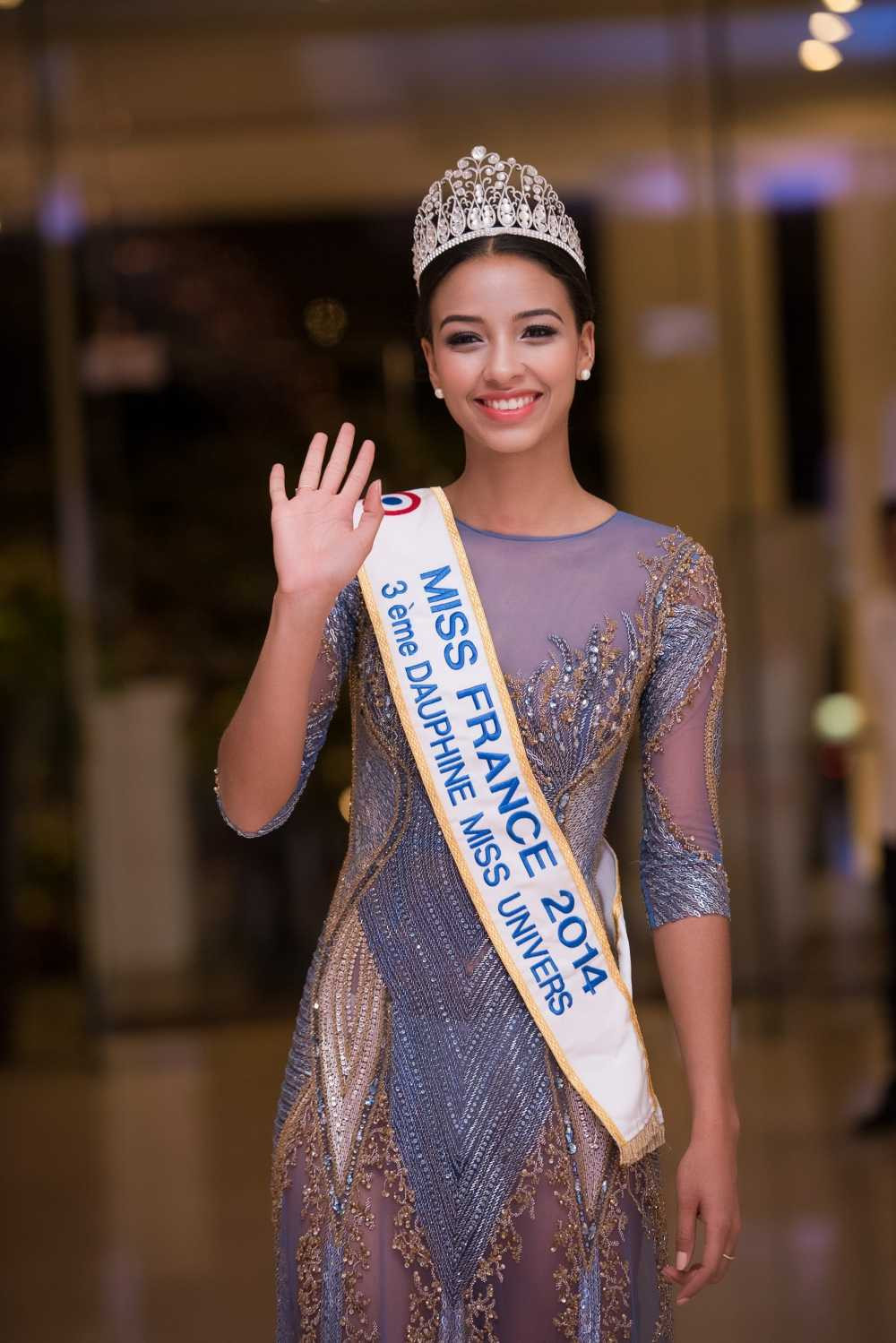 Đặng Thu Thảo ngồi ghế giám khảo vòng chung khảo Hoa hậu Việt Nam 2016