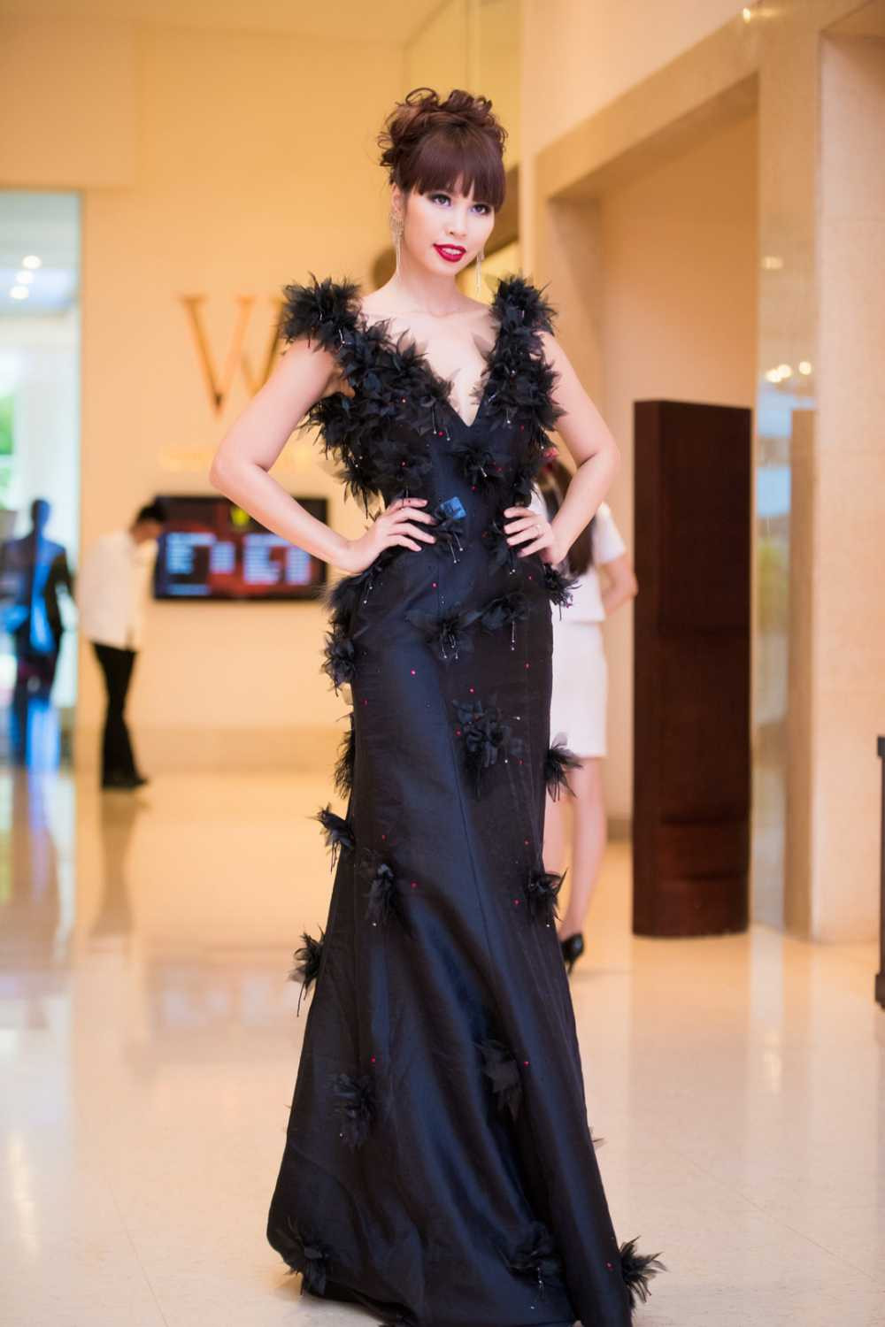 Đặng Thu Thảo ngồi ghế giám khảo vòng chung khảo Hoa hậu Việt Nam 2016