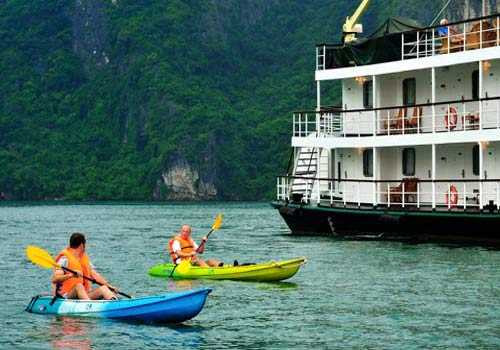 Chèo Kayak là một hoạt động thú vị đối với nhiều du khách Việt. (Ảnh: Paradise)