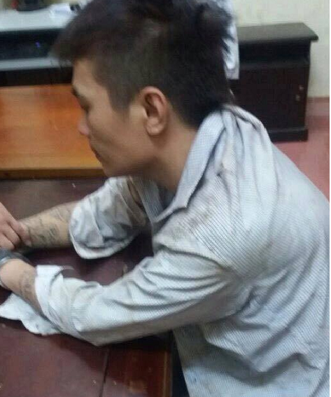 Đối tượng Trần Bá Đứ bị cơ quan công an bắt giữ 