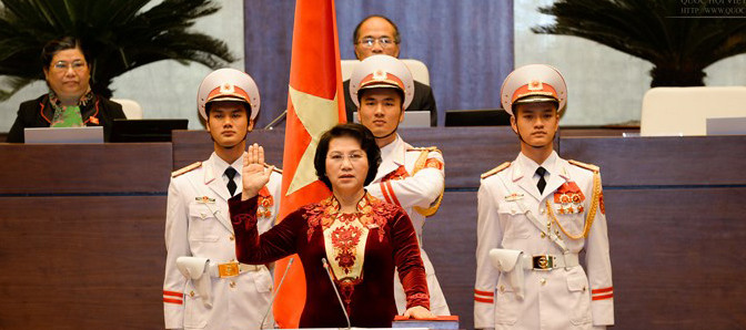 Chủ tịch Quốc hội Nguyễn Thị Kim Ngân tuyên thệ sau khi nhậm chức