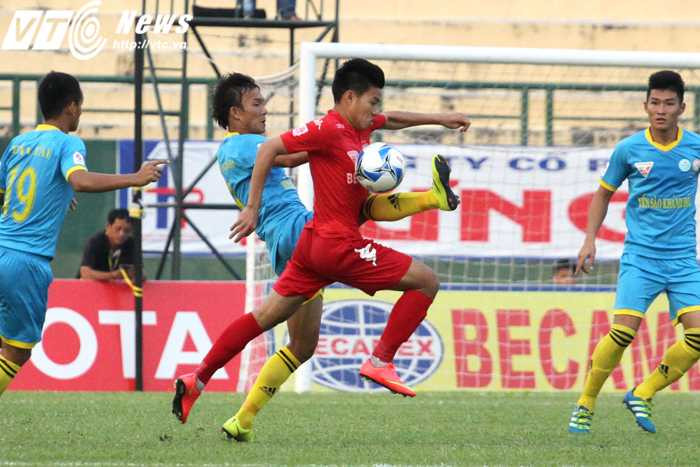 B.Bình Dương tỏ ra lấn lướt hơn hẳn Sanna Khánh Hòa BVN (ảnh: Hoàng Tùng)