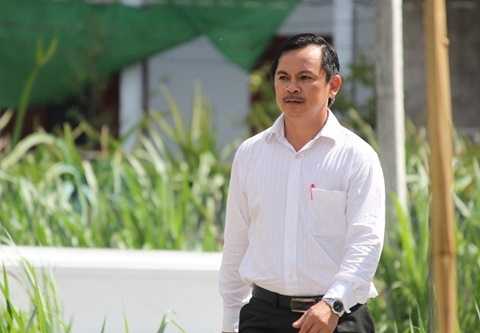 Giám đốc điều hành CLB Long An Võ Thành Nhiệm đến chia buồn cùng gia đình