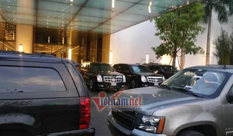 Dàn siêu xe được chuẩn bị sẵn sàng cho chuyến công du của ông Obama. Ảnh: Xuân Hoàng