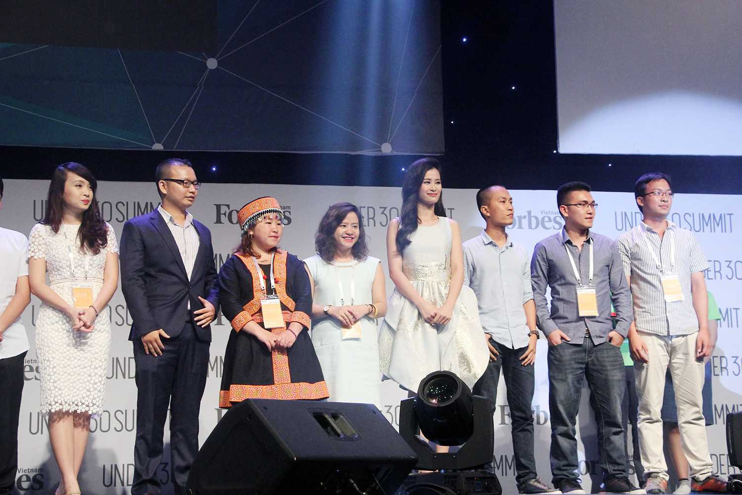 Đông Nhi – Lâm Gia Khang: Người trẻ dưới 30 xuất sắc nhất của Forbes Việt Nam