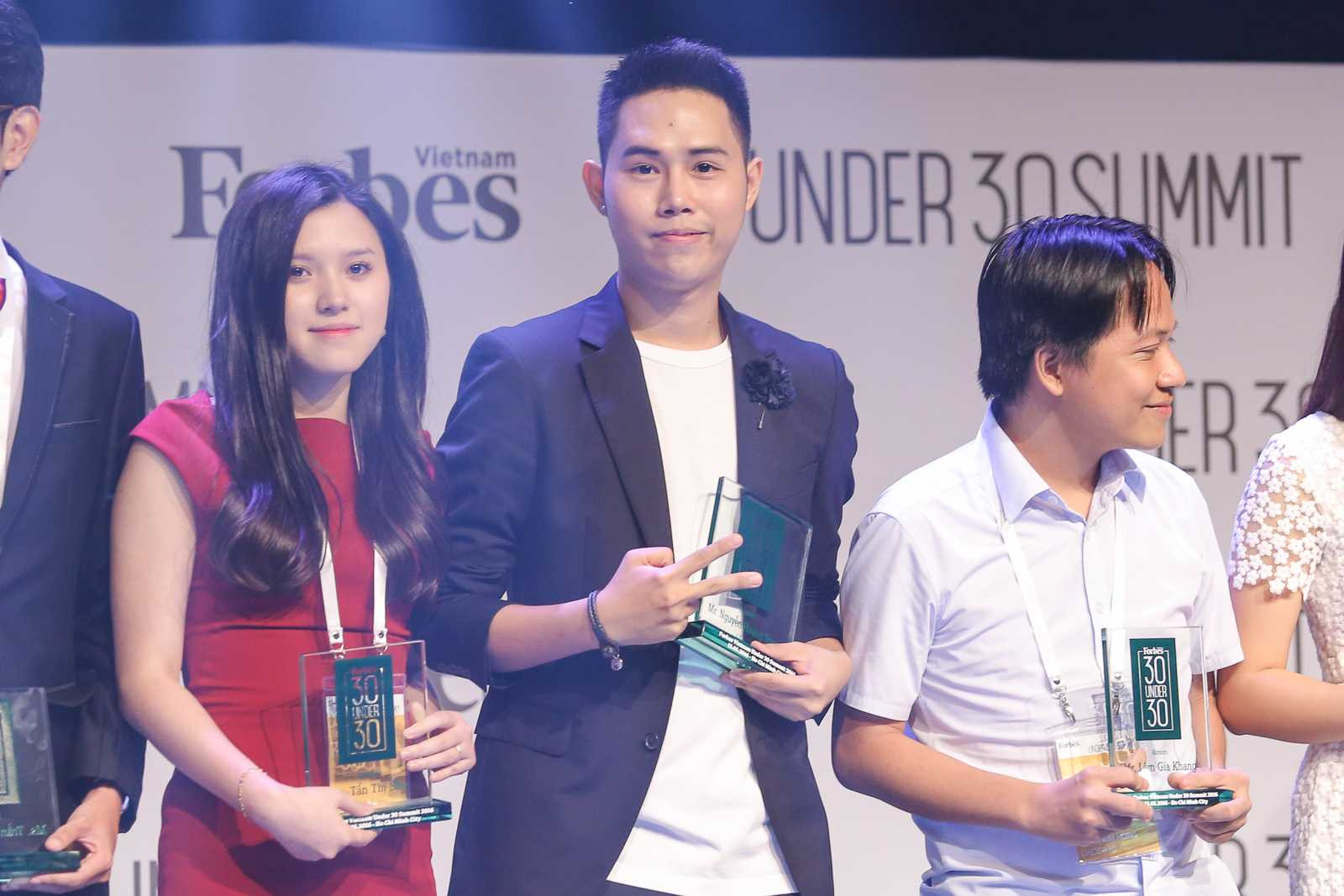 Đông Nhi – Lâm Gia Khang: Người trẻ dưới 30 xuất sắc nhất của Forbes Việt Nam