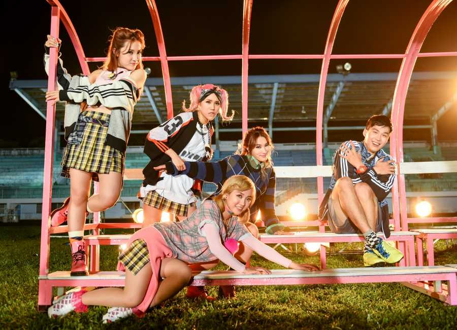 Đông Nhi – Ông Cao Thắng tung 'gà chiến'