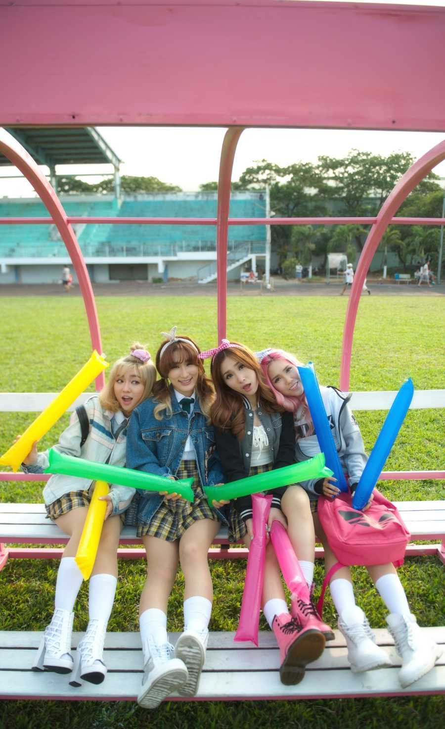 Đông Nhi – Ông Cao Thắng tung 'gà chiến'