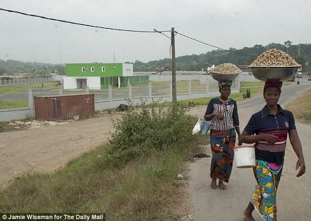 Drogba bị cáo buộc ăn chặn hơn 50 tỷ từ thiện