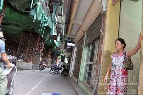 Người dân sinh sống tại khu vực rất lo lắng vì sự mất an toàn của công trình này