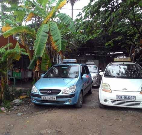 Điểm chờ khách trước cổng nghĩa trang Văn Điển Điểm chờ khách trước cổng nghĩa trang Văn Điển