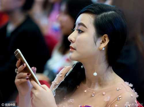 Chengxi có vẻ ngoài giống hệt đàn chị sinh năm 1981