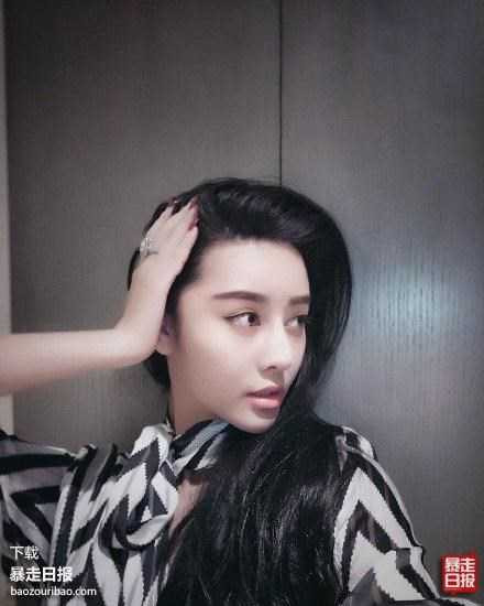 Sau khi xuất hiện trên truyền hình, những hình ảnh của He Chengxi được lan truyền khắp trên mạng.