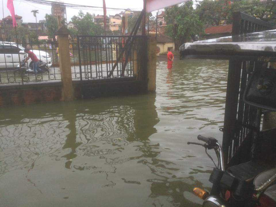 Nước ngập mênh mông khu vực làng Triều Khúc