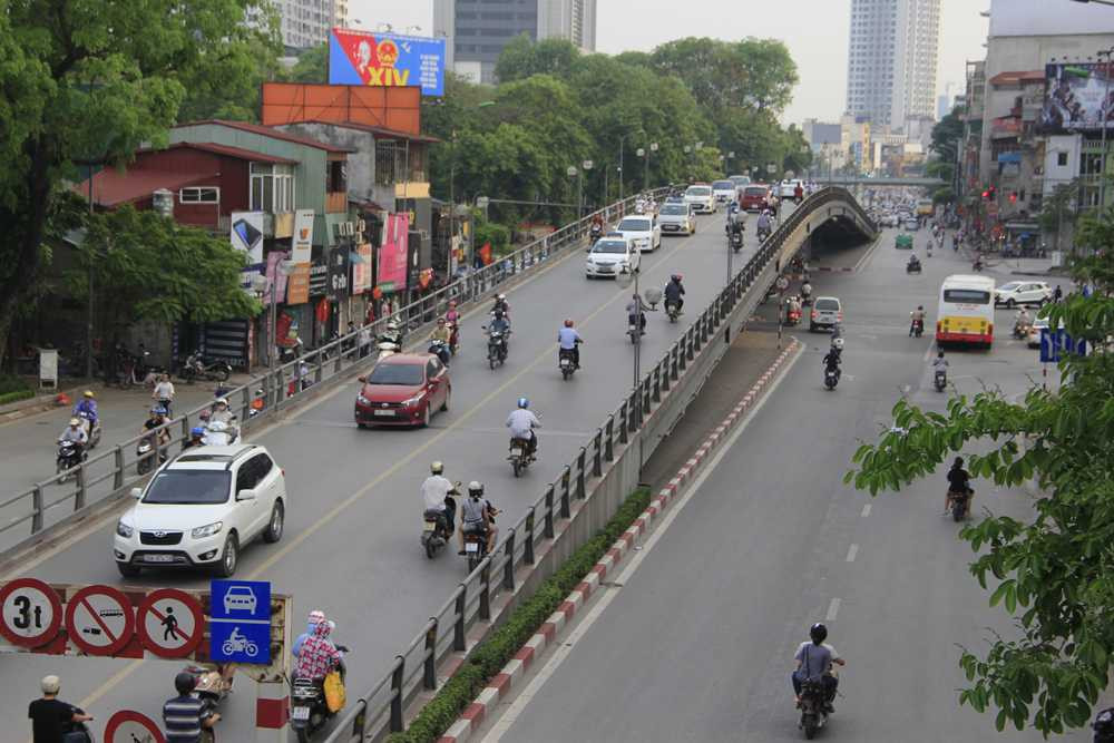 Đến chiều nay đường phố Hà Nội đã mang bộ mặt mới. Dù là thời điểm tan tầm nhưng đường phố rất thông thoáng. 