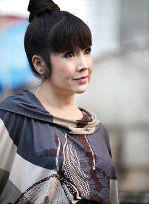 NSND Lan Hương bỏ chuyến đi Trường Sa vì bệnh hen.