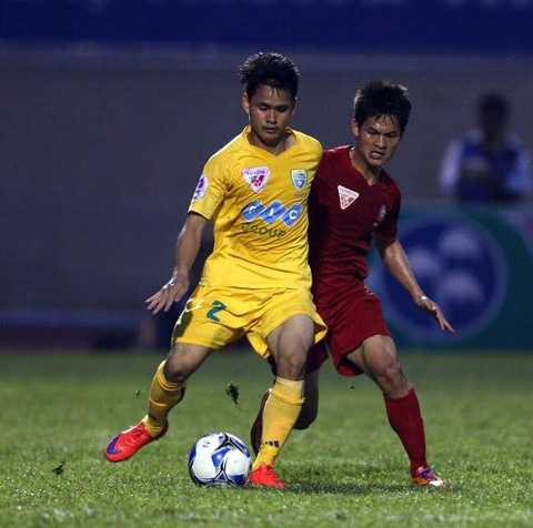 Đình Tùng bỏ lỡ nhiều cơ hội ghi bàn cho FLC Thanh Hóa vì kém may mắn