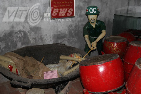 Một góc ở bảo tàng, miêu tả cảnh các chiến sĩ cách mạng bị tra tấn