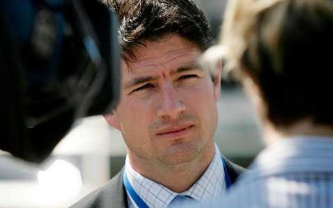 Anh chàng được các cô gái ca ngợi là cảnh sát sexy nhất nước Anh. Anh chàng được các cô gái ca ngợi là cảnh sát sexy nhất nước Anh.