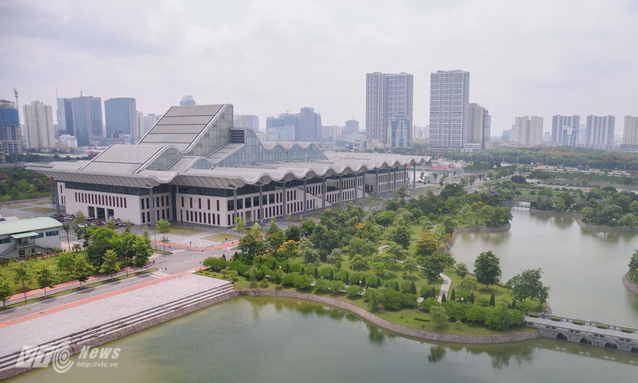 Phòng Tổng thống của khách sạn JW Marriot có diện tích 320m2, được thuê với giá 7.000 USD/đêm - Ảnh: Tùng Đinh