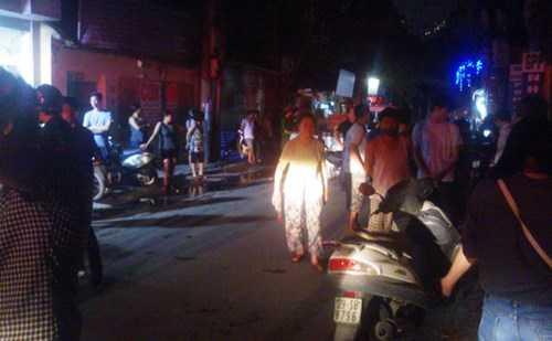 Người dân tháo chạy ra ngoài sau vụ cháy