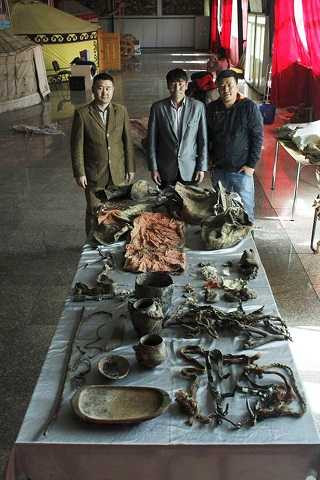 Một số vật dụng được phát hiện có từ thời cổ đại ở Mông Cổ. Một số vật dụng được phát hiện có từ thời cổ đại ở Mông Cổ.