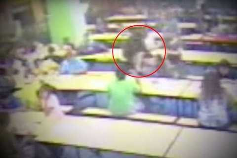 Hành động của thầy Parker với một học sinh tự kỷ là không thể chấp nhận được. Ảnh The Mirror