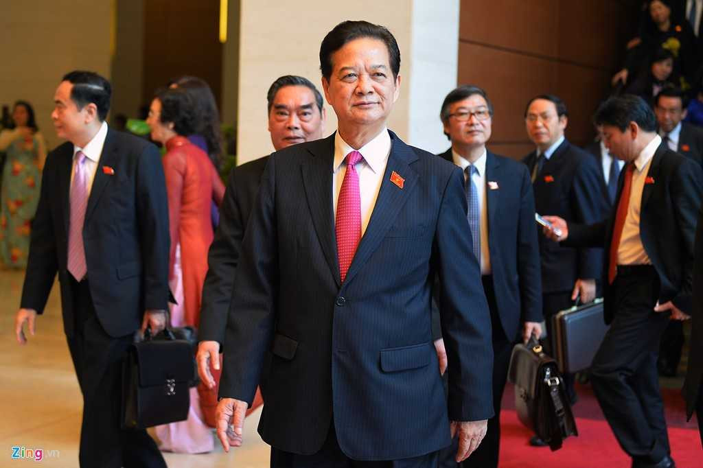 Nguyên Thủ tướng Nguyễn Tấn Dũng. nguyên Thường trực Ban bí thư Lê Hồng Anh rời tòa nhà Quốc hội.
