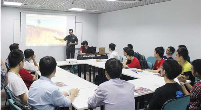 Lớp học Lập Trình VR Game với Chuyên gia Manuj Chandra – MAGES