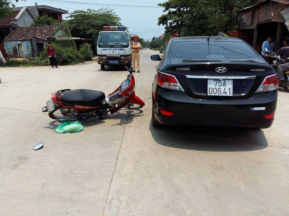 Hiện trường vụ tai nạn xảy ra trưa ngày 21/4 tại ngã ba Dạ Lê - Trưng Nữ Vương.