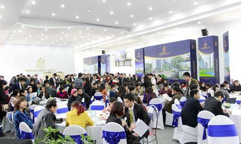 Lễ mở bán của tòa Sapphire 1 luôn thu hút đông đảo khách hàng Lễ mở bán của tòa Sapphire 1 luôn thu hút đông đảo khách hàng