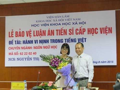 GS.TS Nguyễn Văn Hiệp- Viện trưởng Viện Ngôn ngữ học Việt Nam và nghiên cứu sinh Nguyễn Thị Thanh Huệ