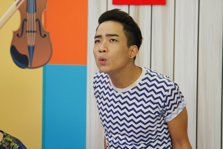 Duy Nam hoá bé Xuân Mai.