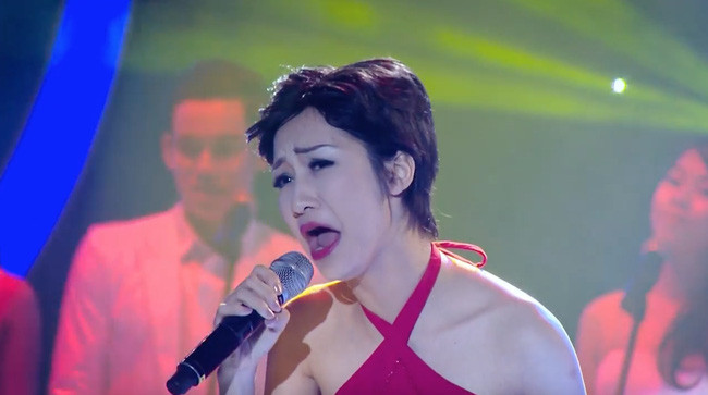 Hoà Minzy bắt chước điệu bộ của Mỹ Linh.