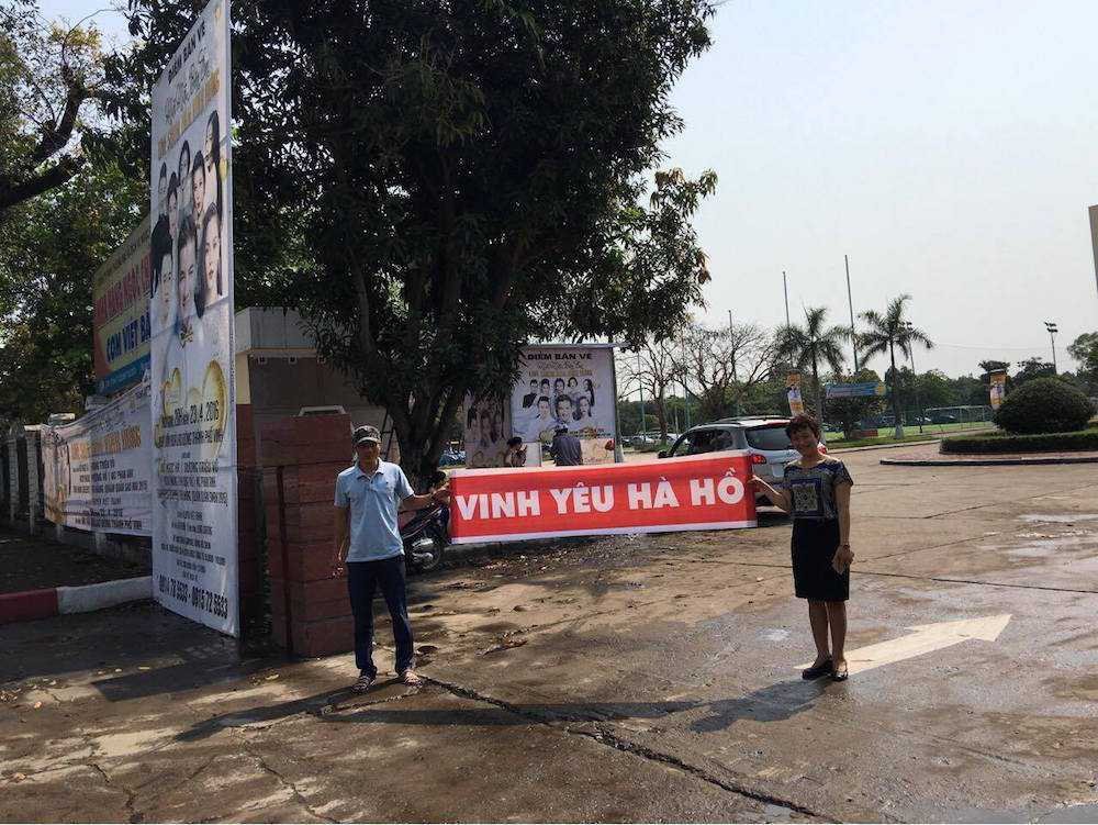 Khán giả tại Vinh cuồng nhiệt chào đón Hồ Ngọc Hà