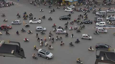 Giao thông ở Hà Nội trong giờ cao điểm vào buổi sáng. Ảnh cchannelnewsasia Giao thông ở Hà Nội trong giờ cao điểm vào buổi sáng. Ảnh cchannelnewsasia