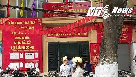 Điểm bỏ phiếu ở phường Minh Khai được trang trí kỹ càng để chuẩn bị ngày bầu cử