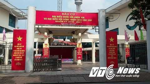 Công tác chuẩn bị cho buổi bỏ phiếu vào ngày bầu cử tại khu vực bỏ phiếu số 5 phường Lê Đại Hành quận Hai Bà Trưng đã hoàn tất