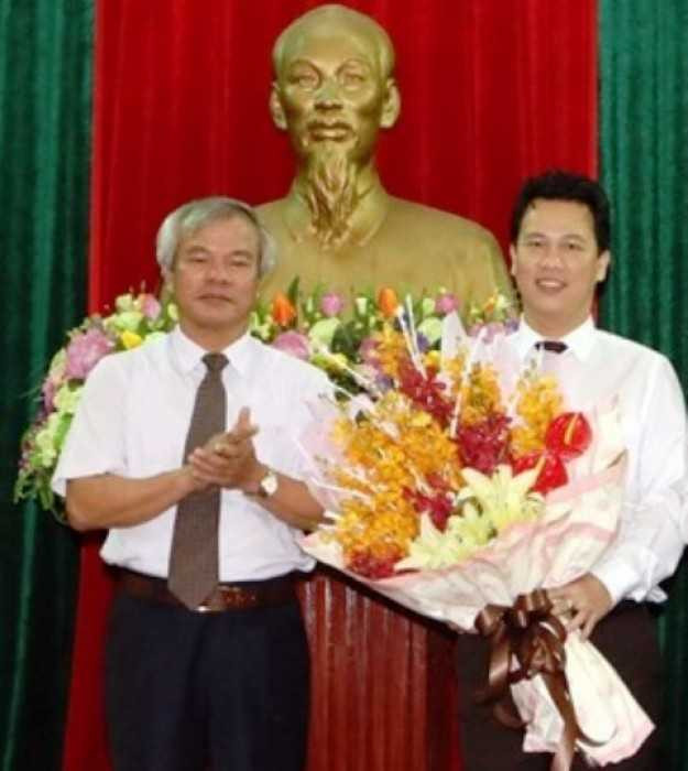 Ông Đặng Quốc Khánh (bìa phải) là ứng viên cao nhất cho chức vụ chủ tịch UBND tỉnh Hà Tĩnh.