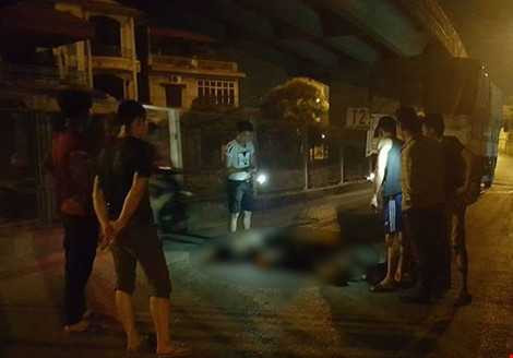 Hiện trường vụ tai nạn thương tâm khiến 2 cha con chết thảm.